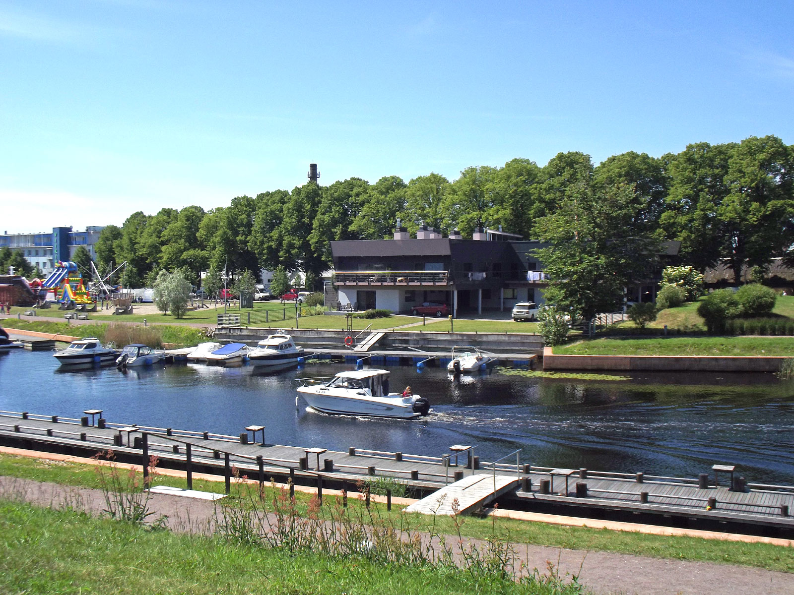Pärnu (Пярну, Pernau)